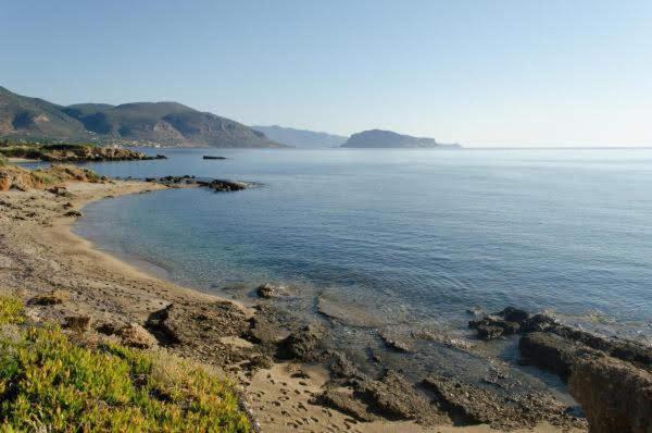 Lakis Apartments Monemvasia Bagian luar foto