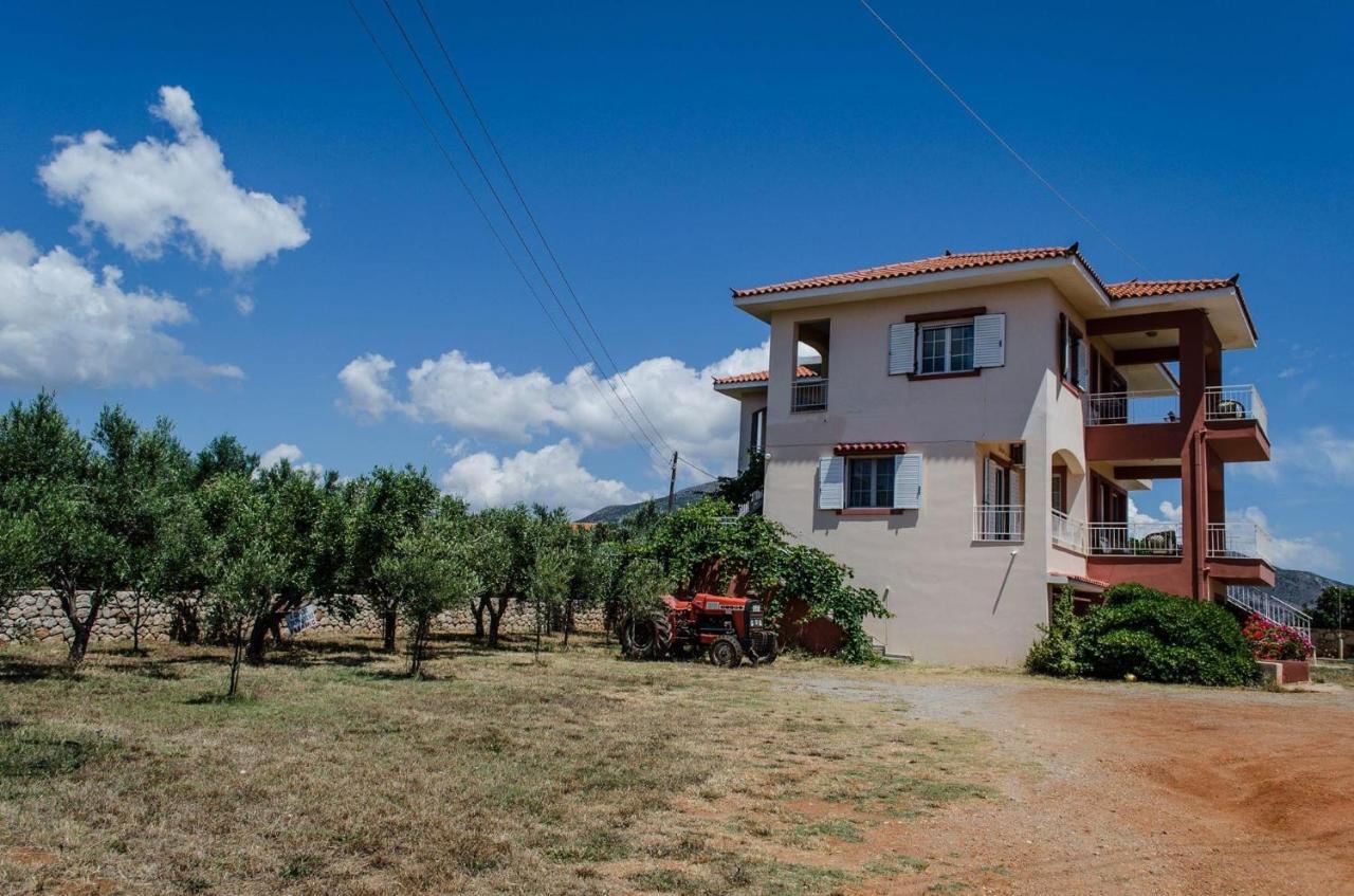 Lakis Apartments Monemvasia Bagian luar foto