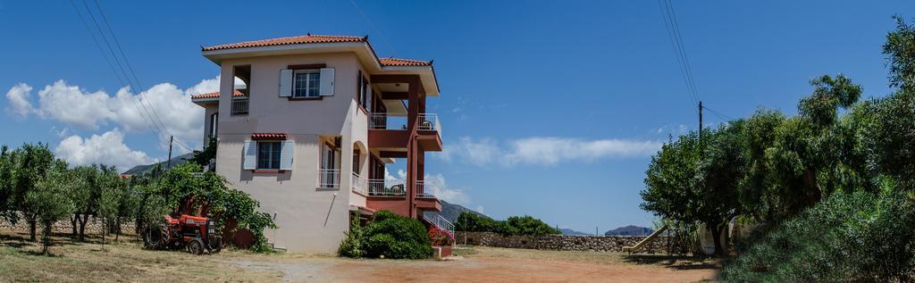 Lakis Apartments Monemvasia Bagian luar foto